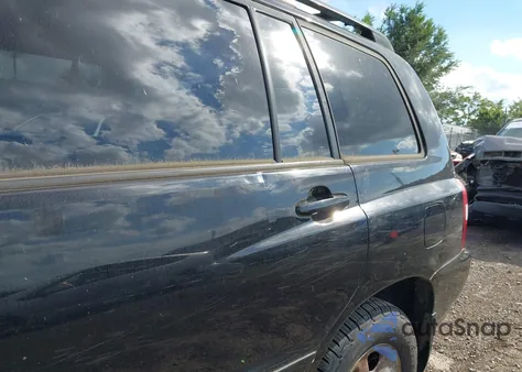 2005 Toyota Highlander from USA, damaged, VIN JTEGD21A150106448